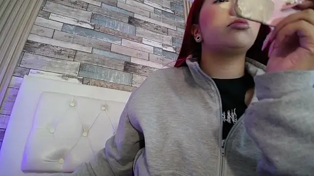 Snapshot of Mia_Rinn chatting on 15, 1, 2025 Mia Rinn online show from 15, 1, 2025