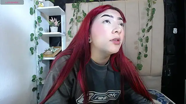 Snapshot of Mia_Rinn chatting on 5, 2, 2025 Mia Rinn online show from 5, 2, 2025