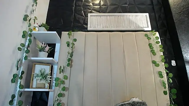 Snapshot of Mia_Rinn chatting on 27, 2, 2025 Mia Rinn online show from 27, 2, 2025