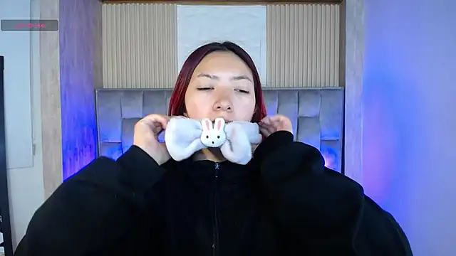 Snapshot of Mia_Rinn chatting on 10, 10, 2025 Mia Rinn online show from 10, 10, 2025