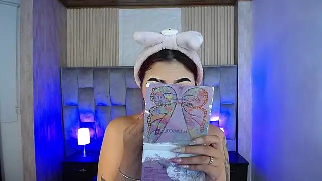 Snapshot of Mia_Rinn chatting on 14, 10, 2025 Mia Rinn online show from 14, 10, 2025