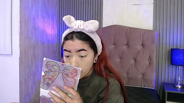 Snapshot of Mia_Rinn chatting on 6, 11, 2025 Mia Rinn online show from 6, 11, 2025