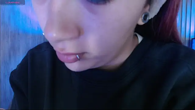 Snapshot of Mia_Rinn chatting on 21, 11, 2025 Mia Rinn online show from 21, 11, 2025