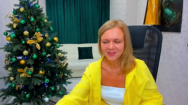 AgathaKlouin online show from 15, 12, 2024