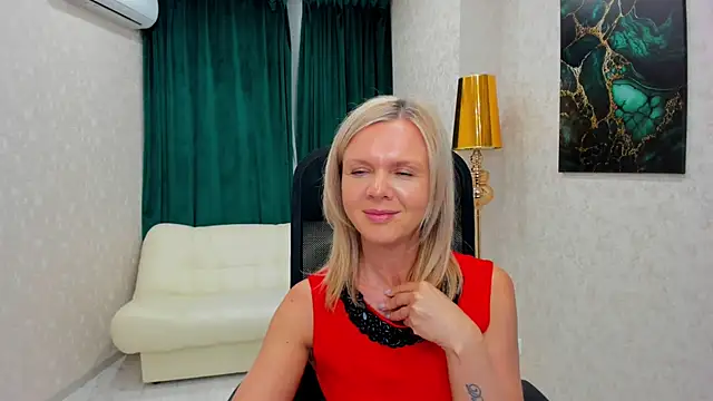 AgathaKlouin online show from 19, 2, 2025