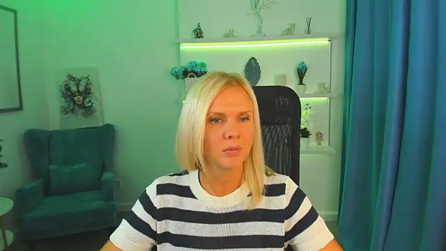 AgathaKlouin online show from 13, 9, 2025