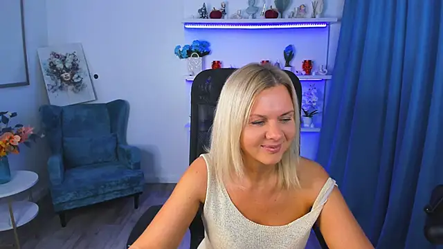 AgathaKlouin online show from 1, 11, 2025