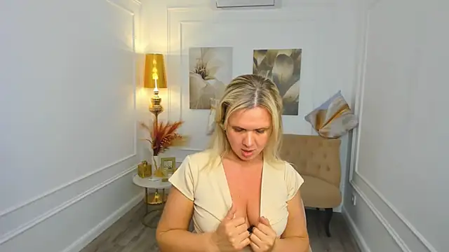 AgathaKlouin online show from 19, 4, 2026