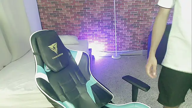 zacariasss  online show from 9, 9, 2025