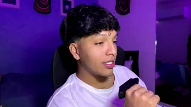 Snapshot of Xander_bonnet1 chatting on 4, 12, 2025 Xander bonnet1 online show from 4, 12, 2025