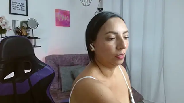 Emmi Cam online show from 27, 7, 2026