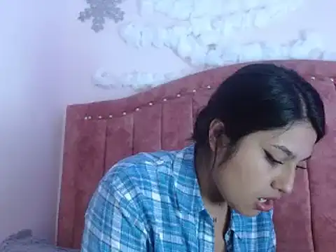 Snapshot of SarahStones chatting on 4, 1, 2025 SarahStones online show from 4, 1, 2025