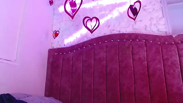 Snapshot of SarahStones chatting on 15, 2, 2025 SarahStones online show from 15, 2, 2025