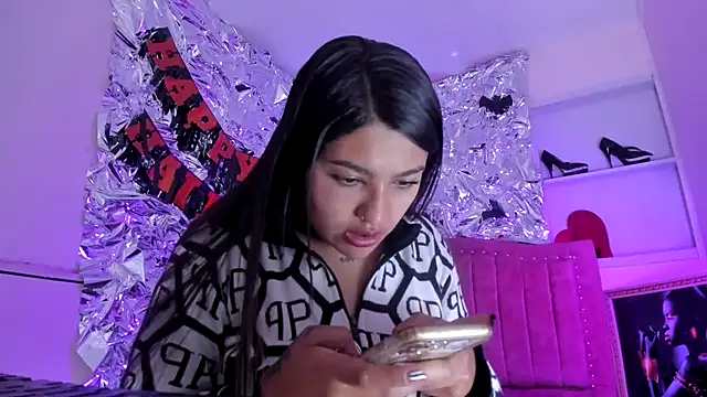 Snapshot of SarahStones chatting on 2, 11, 2025 SarahStones online show from 2, 11, 2025