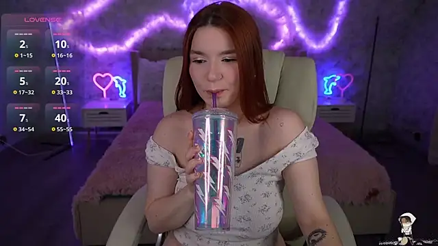 RedShinee online show from 5, 3, 2025