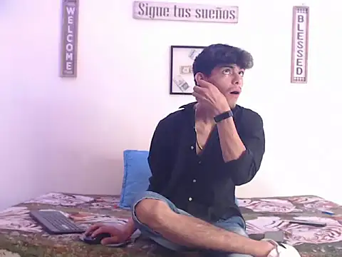 Snapshot of harrytomson_1 chatting on 25, 1, 2025 harrytomson 1 online show from 25, 1, 2025