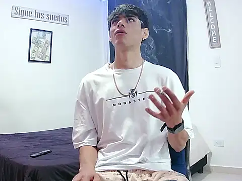 Snapshot of harrytomson_1 chatting on 18, 11, 2025 harrytomson 1 online show from 18, 11, 2025