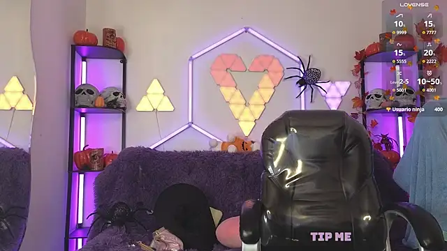 Snapshot of littlevixen18 chatting on 8, 10, 2025 littlevixen18 online show from 8, 10, 2025