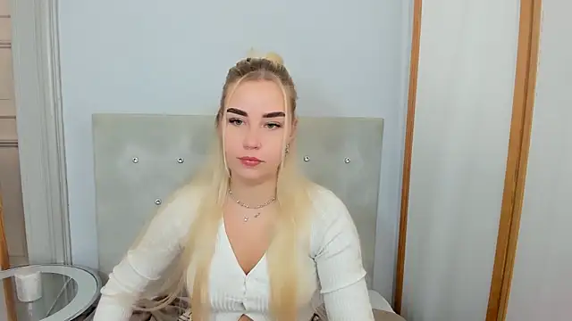 KristyHoney online show from 8, 3, 2025