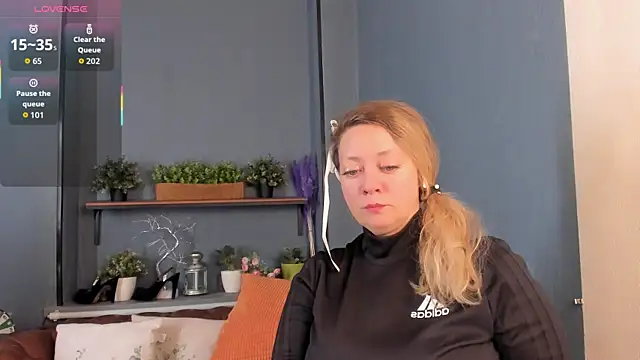 JesiaFoxi online show from 18, 12, 2025