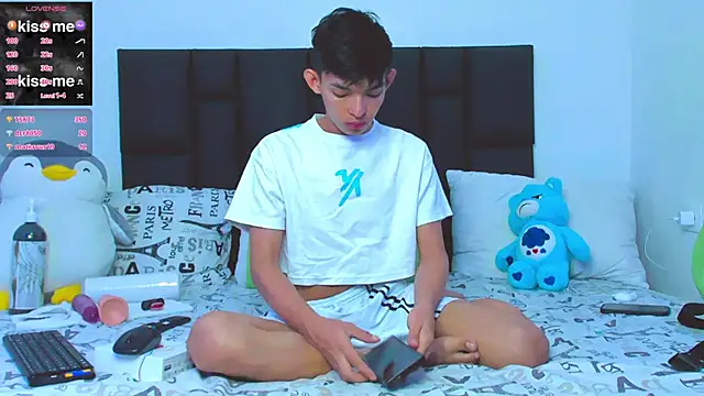 Tonny twink  online show from 23, 2, 2025