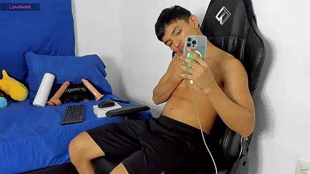 Tonny twink  online show from 2, 6, 2026
