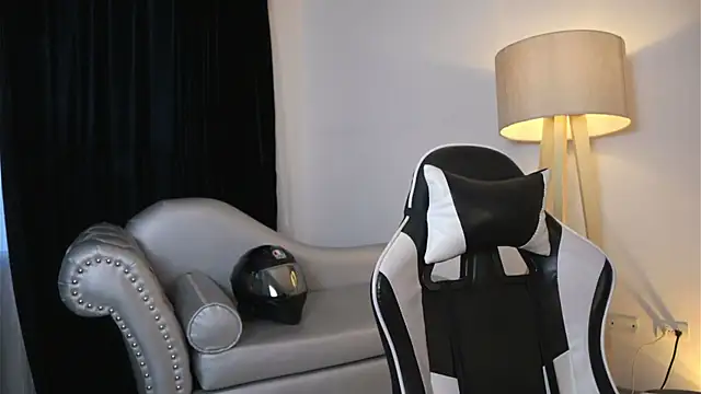 ashleyvalirya online show from 21, 4, 2026