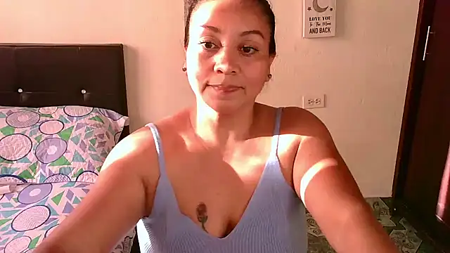 Snapshot of zaray_bella chatting on 14, 10, 2025 zaray bella online show from 14, 10, 2025