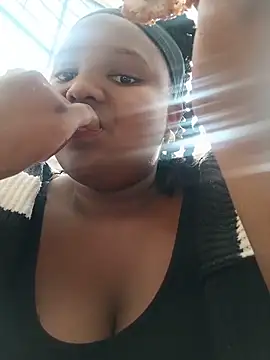 Snapshot of queenxdede chatting on 13, 6, 2026 queenxdede online show from 13, 6, 2026