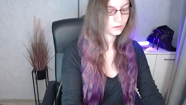 emmaxDelight online show from 30, 10, 2025