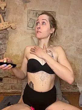 Snapshot of JoleneFuego chatting on 5, 3, 2026 JoleneFuego online show from 5, 3, 2026