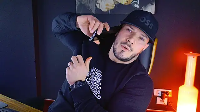 Snapshot of AngeloEric chatting on 8, 1, 2025 AngeloEric online show from 8, 1, 2025