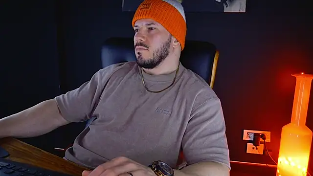 Snapshot of AngeloEric chatting on 2, 2, 2025 AngeloEric online show from 2, 2, 2025