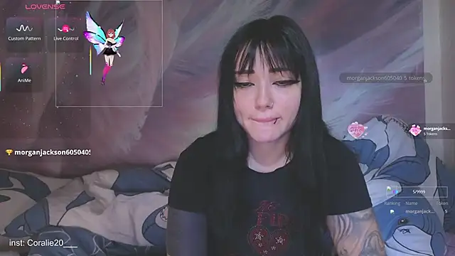 Snapshot of Coralie20_ chatting on 19, 10, 2025 Coralie20 online show from 19, 10, 2025