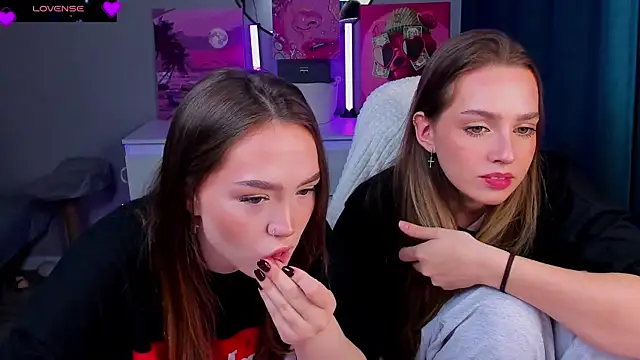 YaraKroft  online show from 29, 4, 2026