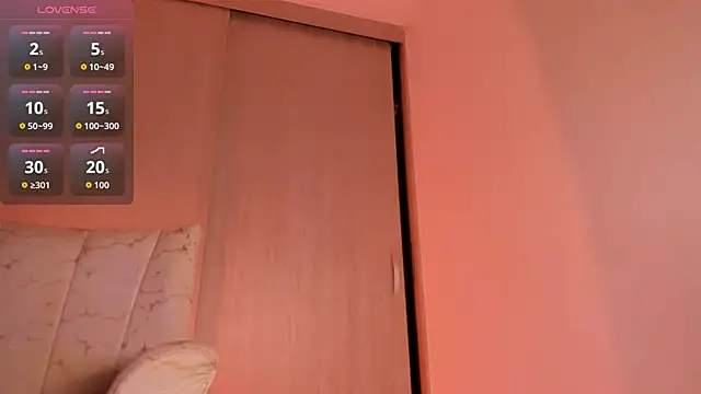 Snapshot of CoralineKam1 chatting on 6, 11, 2025 CoralineKam1 online show from 6, 11, 2025