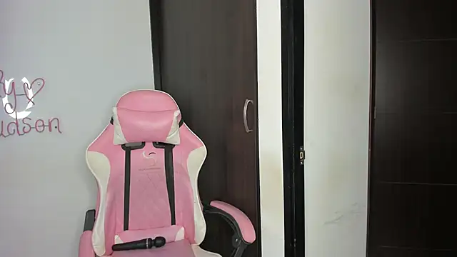 emily huddson  online show from 16, 12, 2024