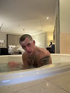 PeytonJohnn online show from 4, 12, 2025