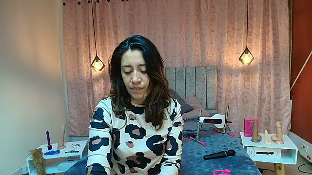 VioletaScott  online show from 24, 11, 2025