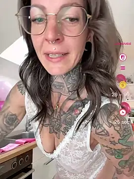 BrownieyQueen online show from 26, 4, 2026