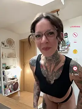 BrownieyQueen online show from 24, 5, 2026