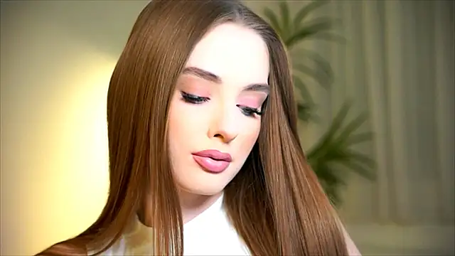 petitegonwiild online show from 8, 10, 2025