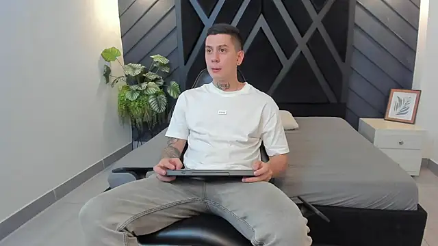 Yeiko Romero  online show from 27, 2, 2025