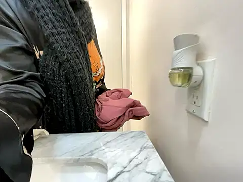 Snapshot of wynterheat chatting on 12, 1, 2025 wynterheat online show from 12, 1, 2025