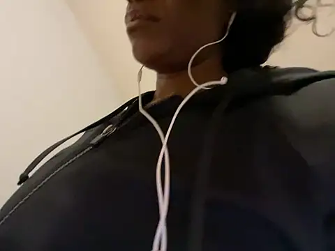 Snapshot of wynterheat chatting on 1, 3, 2025 wynterheat online show from 1, 3, 2025