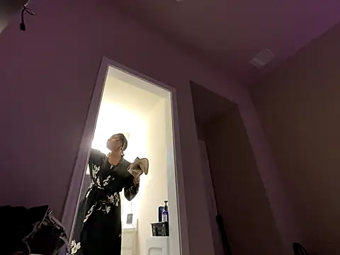 Snapshot of wynterheat chatting on 10, 9, 2025 wynterheat online show from 10, 9, 2025