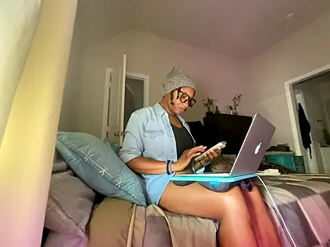 Snapshot of wynterheat chatting on 10, 9, 2025 wynterheat online show from 10, 9, 2025