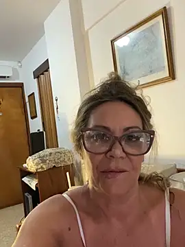 lolavalecuatro online show from 12, 1, 2025