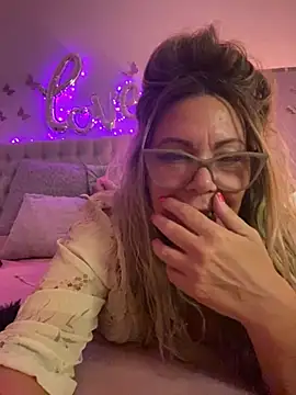 lolavalecuatro online show from 25, 2, 2025