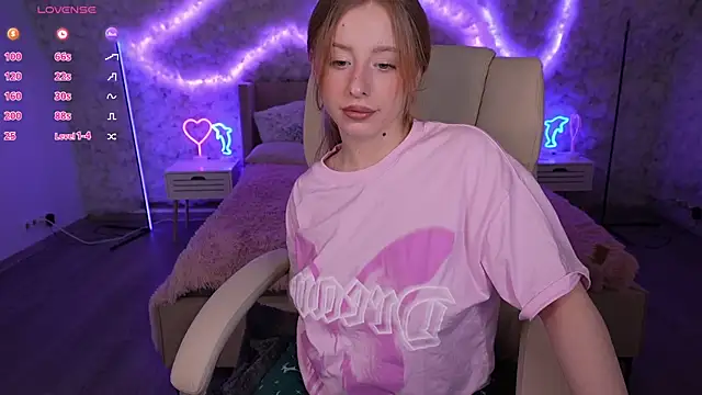 SilverrMoon online show from 1, 3, 2025